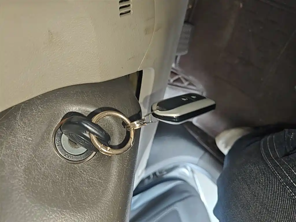 Toyota E'Z 2014 Xingyao 180E CVT Elite фото 9