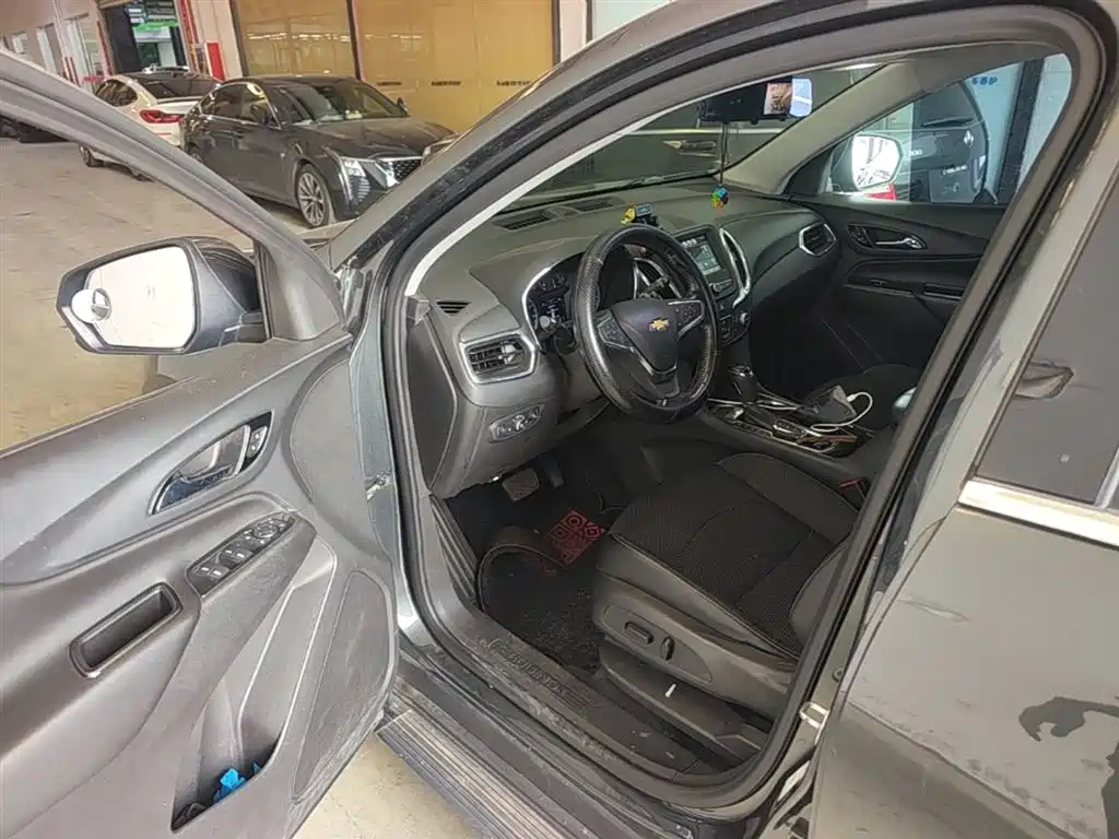 Chevrolet Equinox 2018 535T Automatic Galloping Edition фото 16