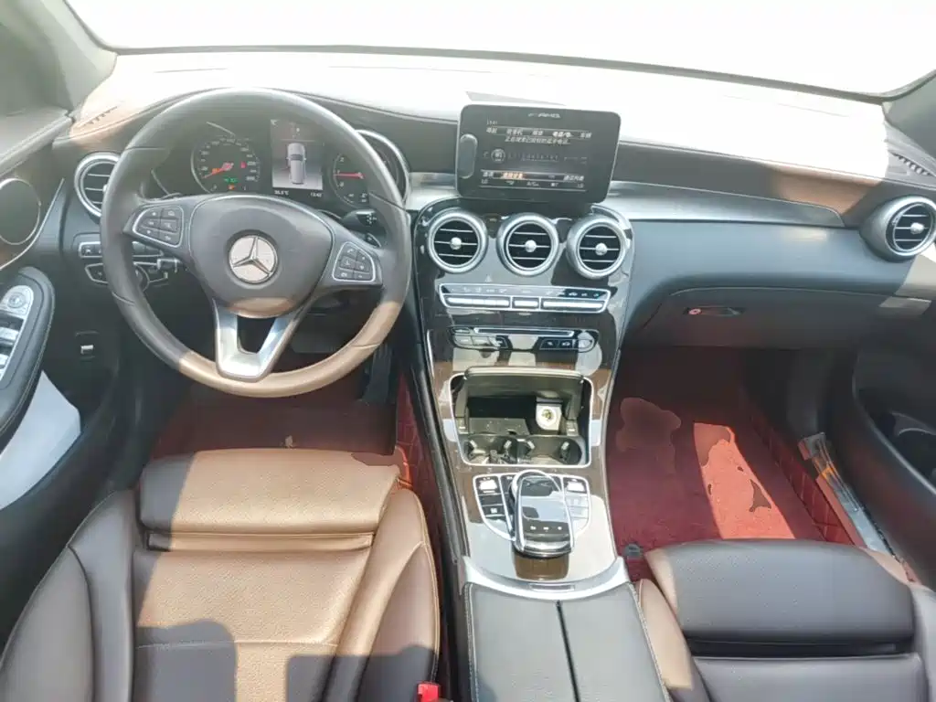Photo 10 - Mercedes-Benz GLC