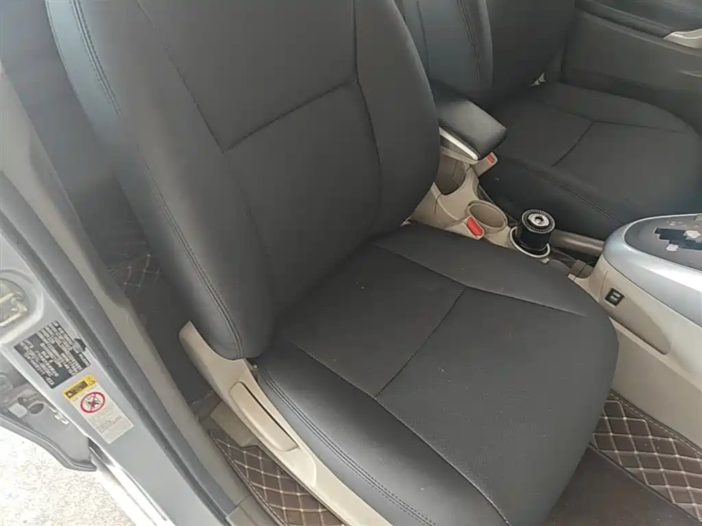 Toyota E'Z 2014 Xingyao 180E CVT Elite фото 25
