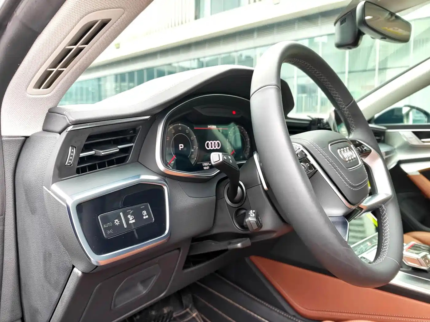 Audi A7L 2025 Model Year 45 TFSI Luxury фото 10