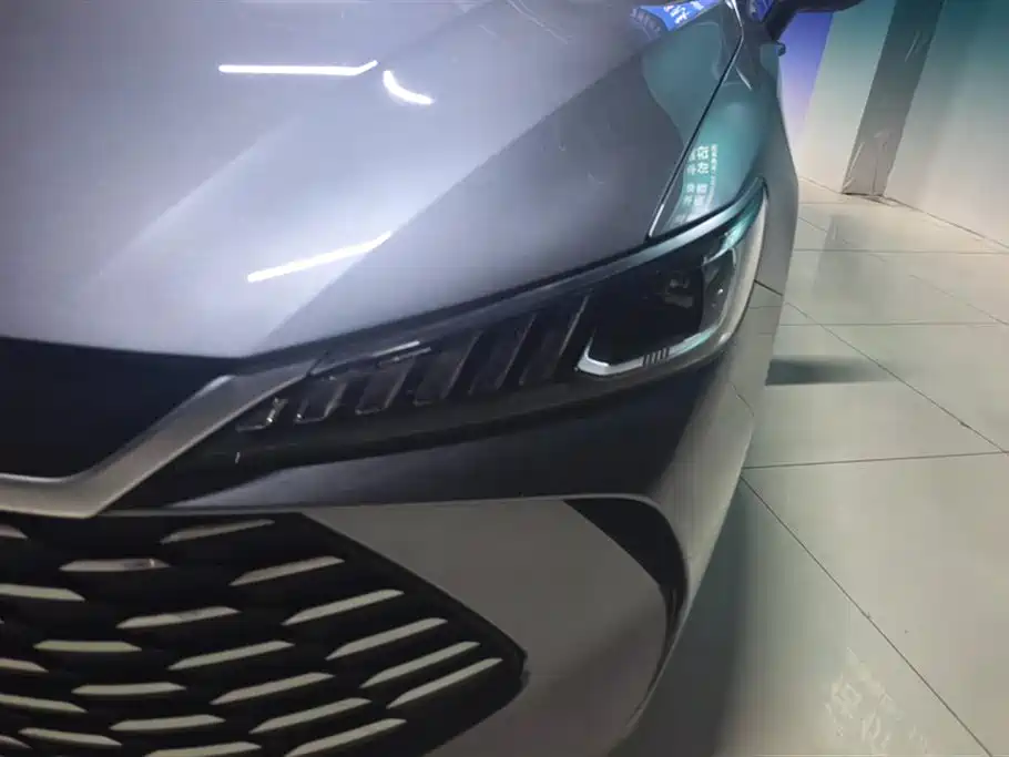 BYD Qin PLUS 2025 DM-i Smart Drive 55KM Leader фото 5