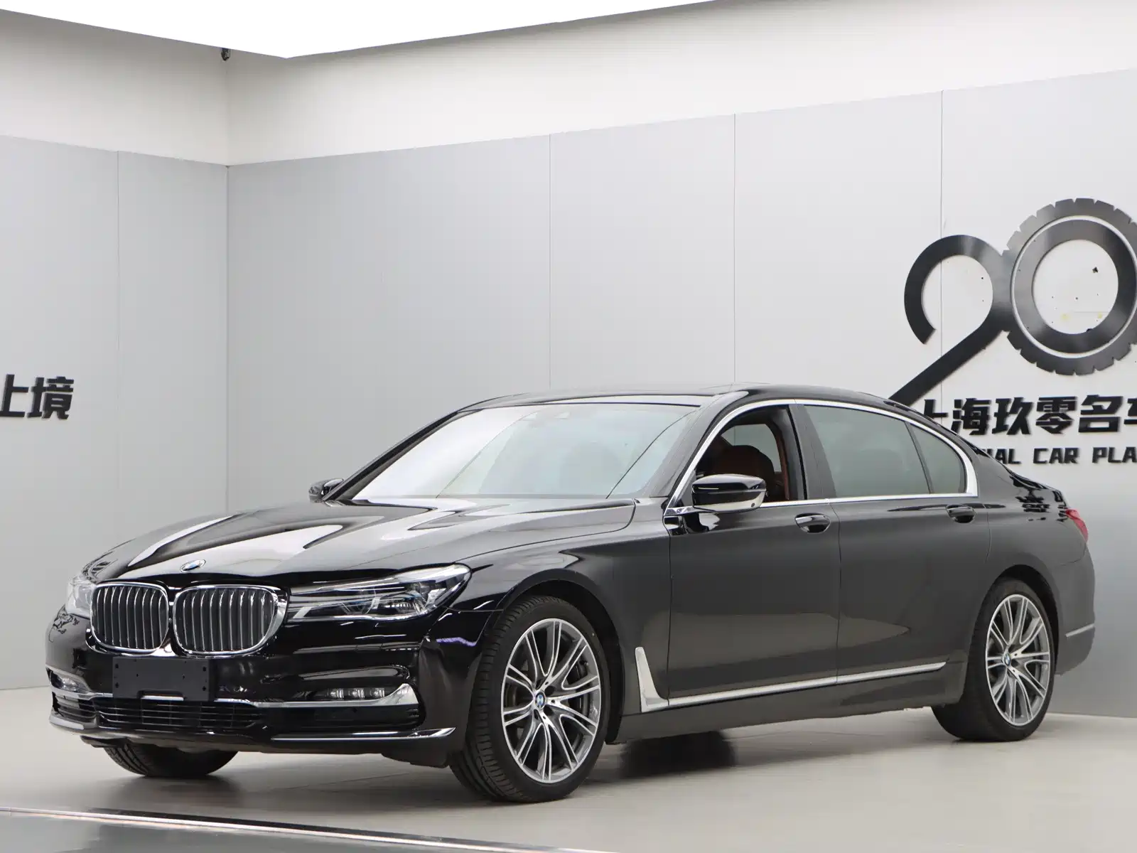 Фото 3 - BMW 7 Series