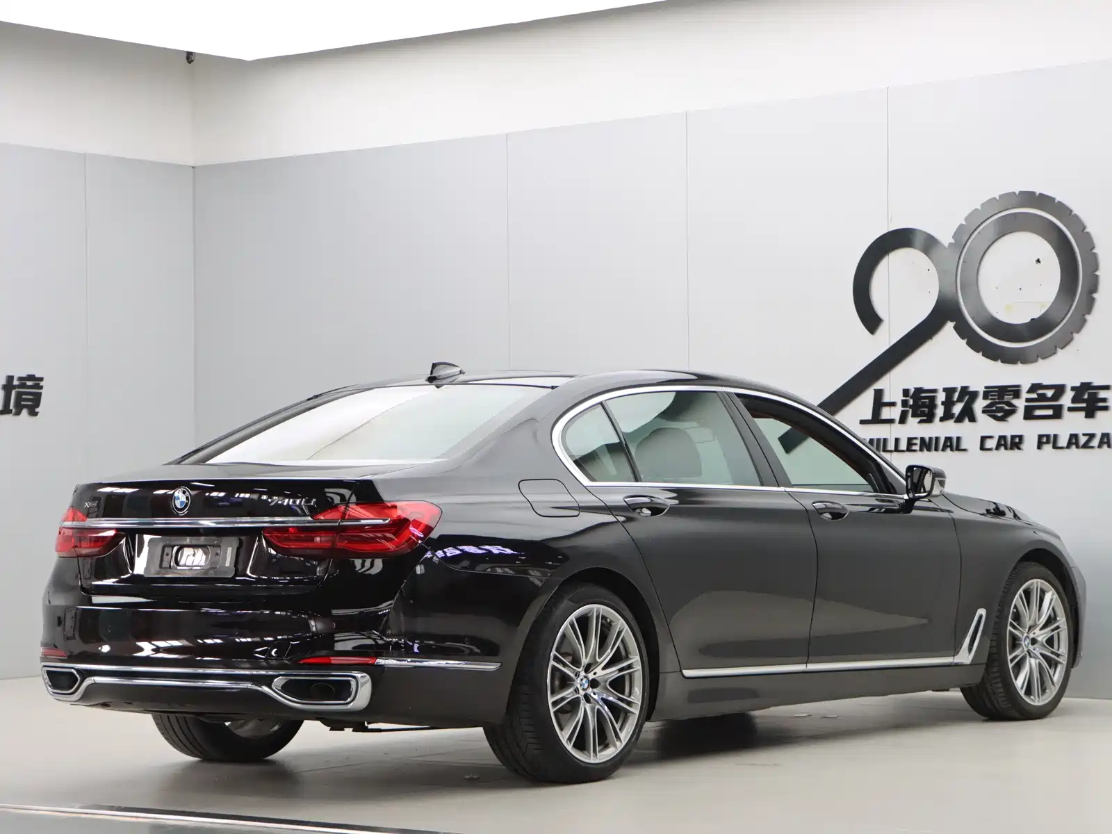 Фото 6 - BMW 7 Series
