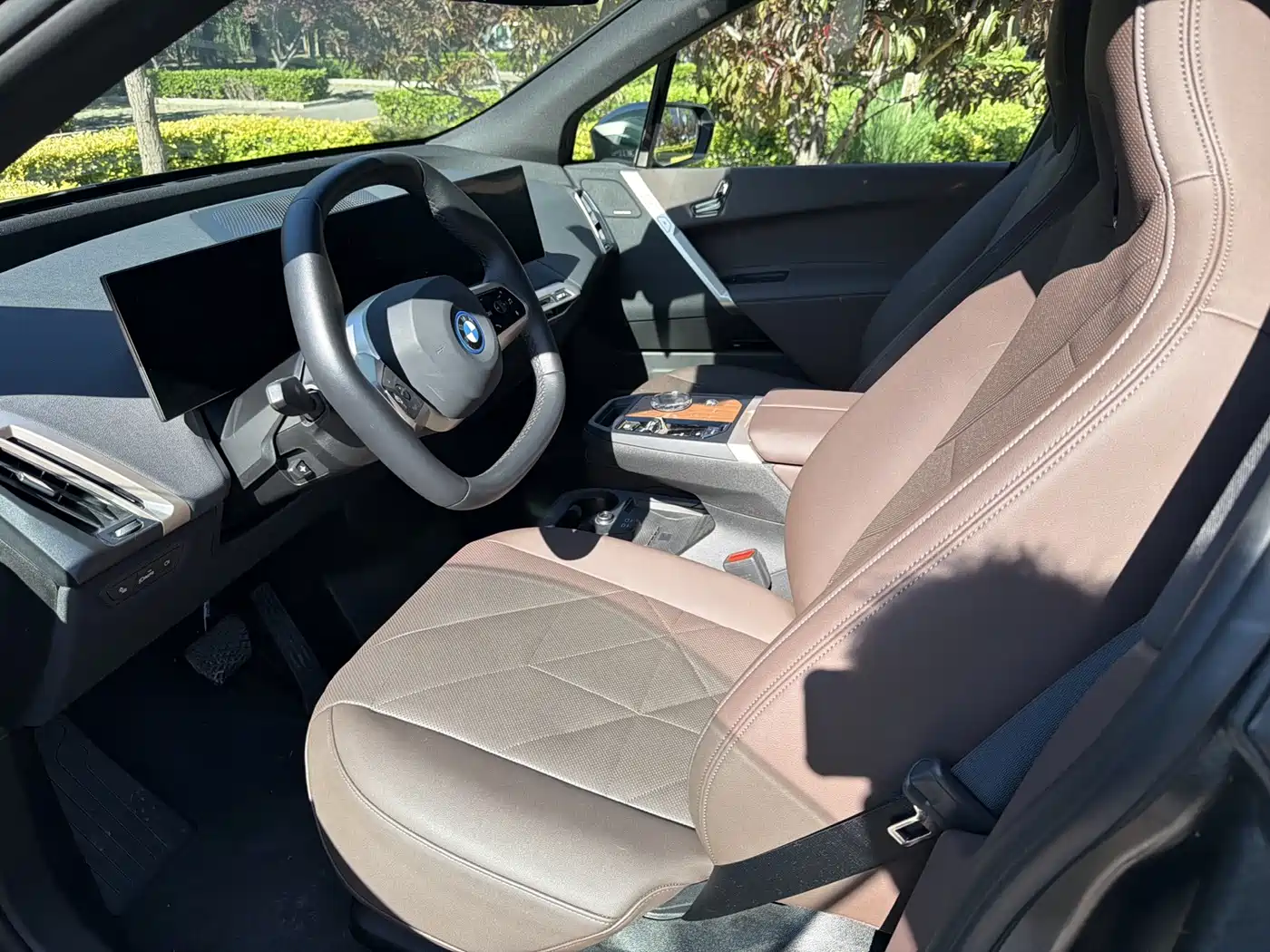 BMW iX 2023 xDrive40 фото 9