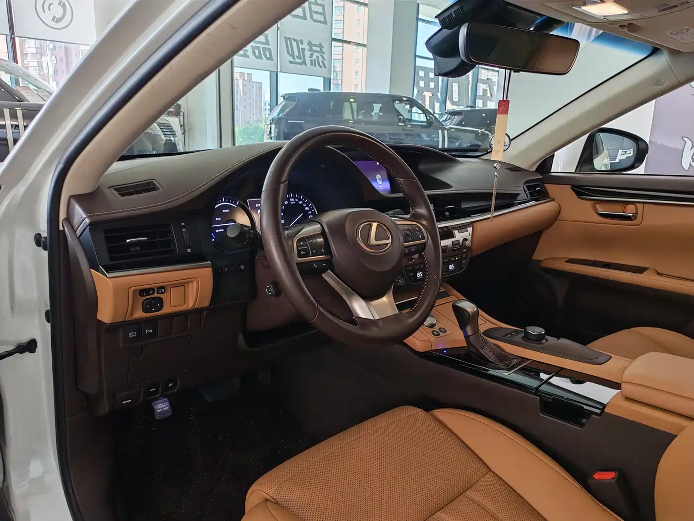 Lexus ES 2017 300h Mark Levinson Comfort Edition фото 7