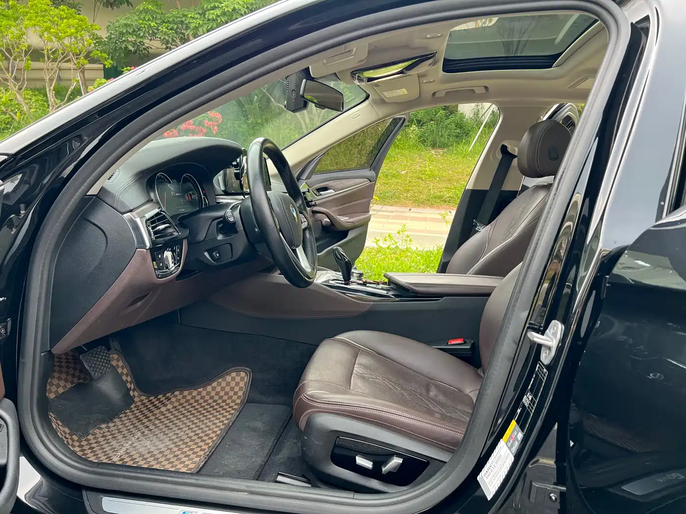 BMW 5 Series New Energy 2019 530Le Luxury Package фото 10
