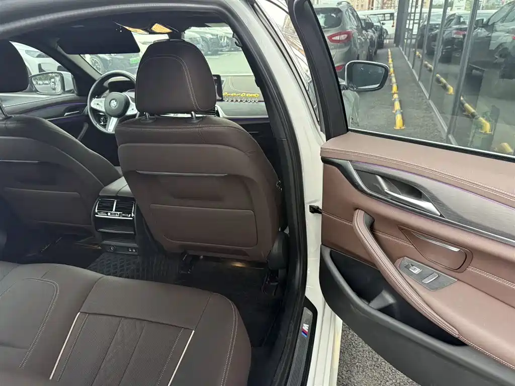 BMW 5 Series 2023 530Li Leading M Sport Package фото 8
