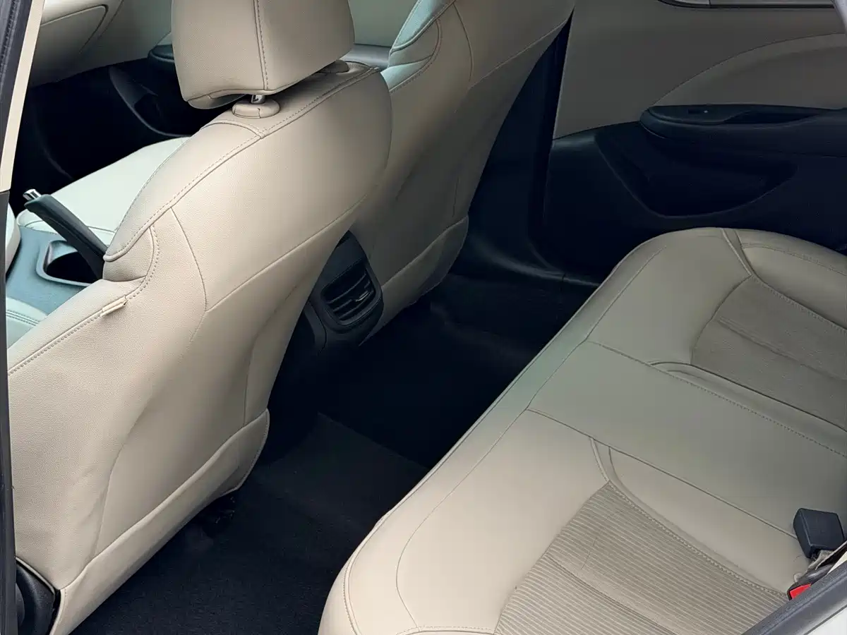 Фото 15 - Buick Excelle