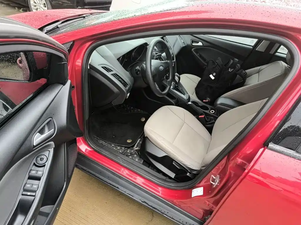 Фото 16 - Ford Focus