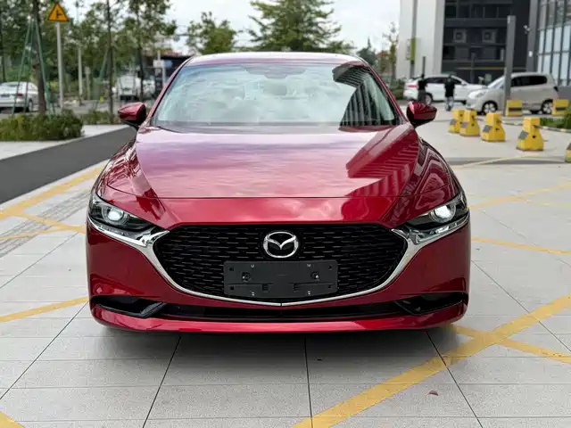 Mazda Mazda3 Axela 2021 2.0L Automatic Quality Glamour — фото 2