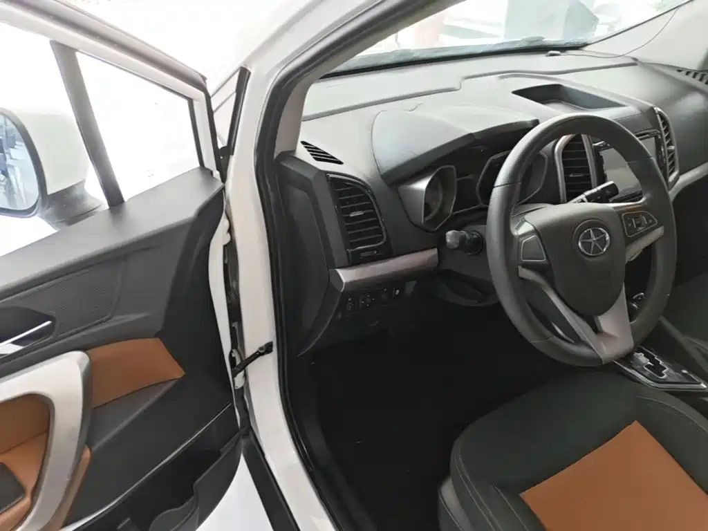 JAC Motors Refine S3 2015 2014 1.5L CVT Luxury