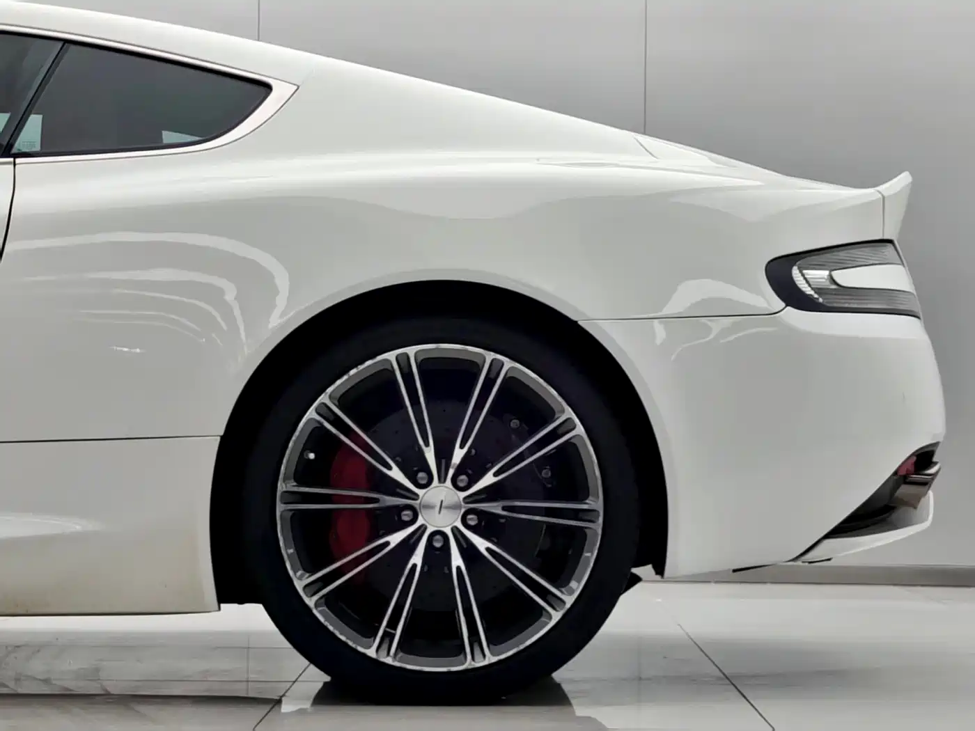 Aston Martin DB9 2013 2013 6.0L Coupe