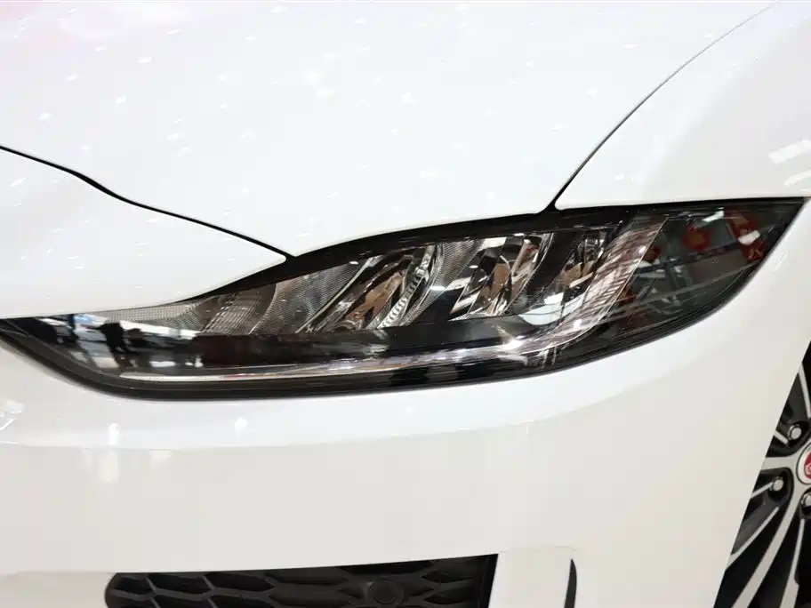 Jaguar XEL, миниатюра 7