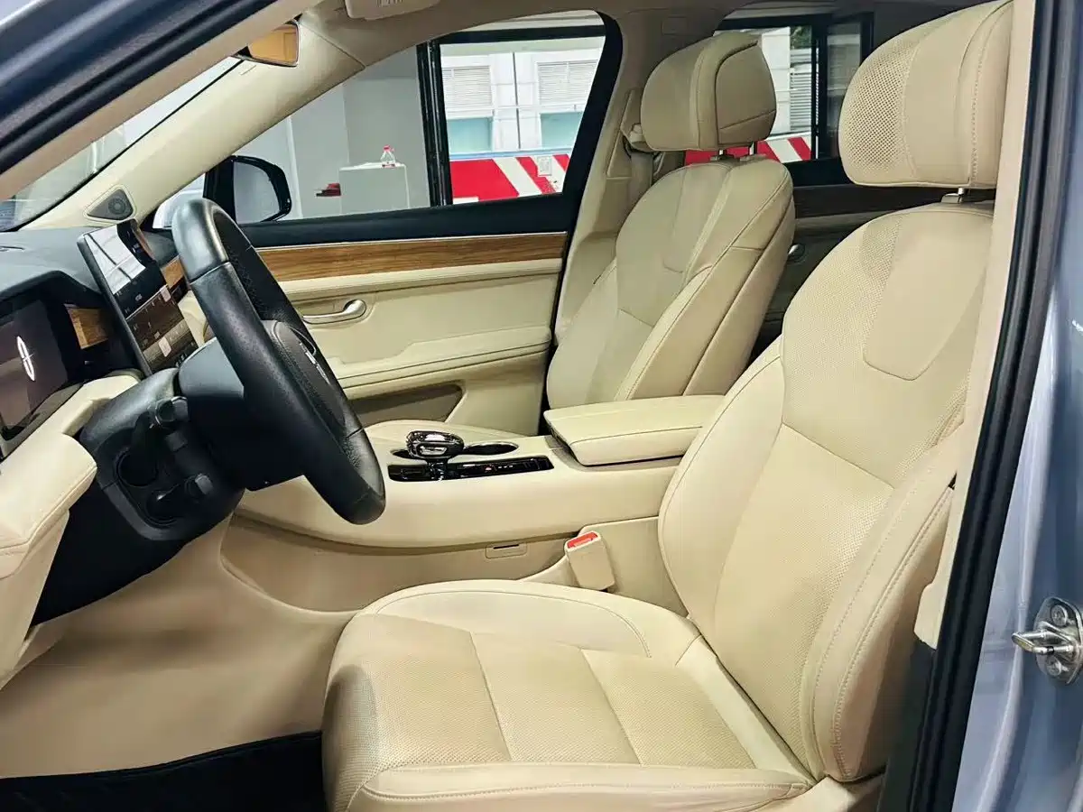 AITO Wenjie AITO M5 2023 Extended Range AWD Smart Drive Edition фото 7