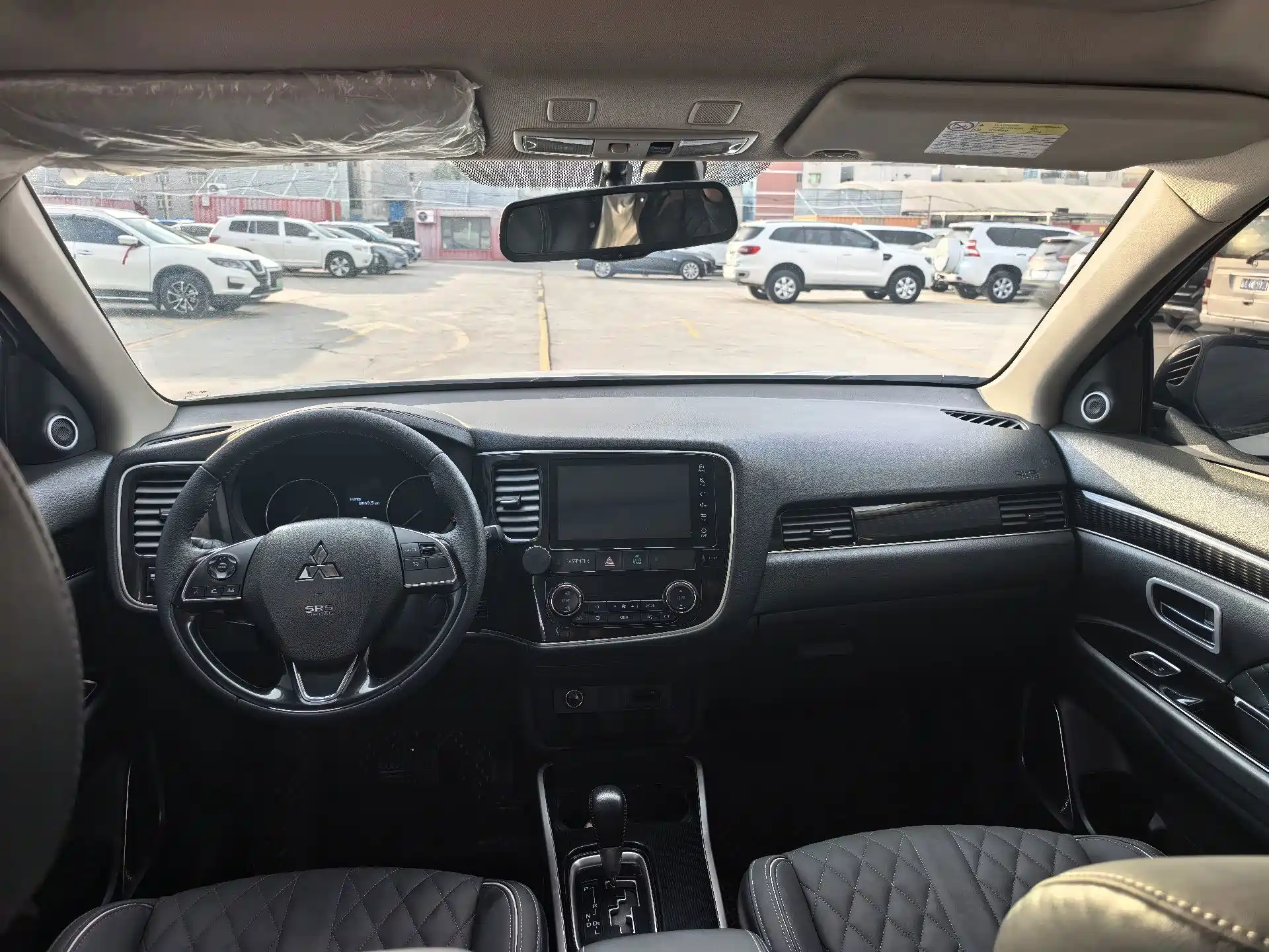Photo 5 - Mitsubishi Outlander