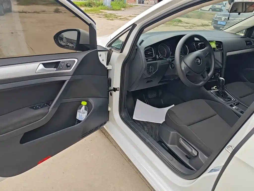 Photo 16 - Volkswagen Golf