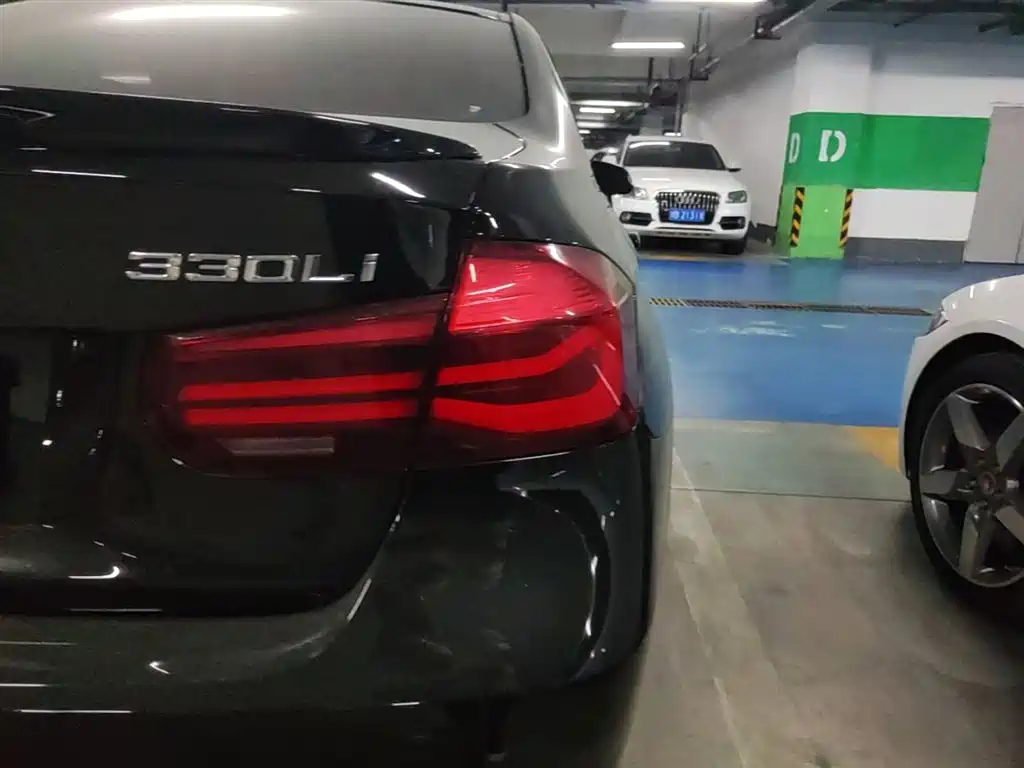 BMW 3 Series 2018 330Li M Sport Black Night Edition фото 24