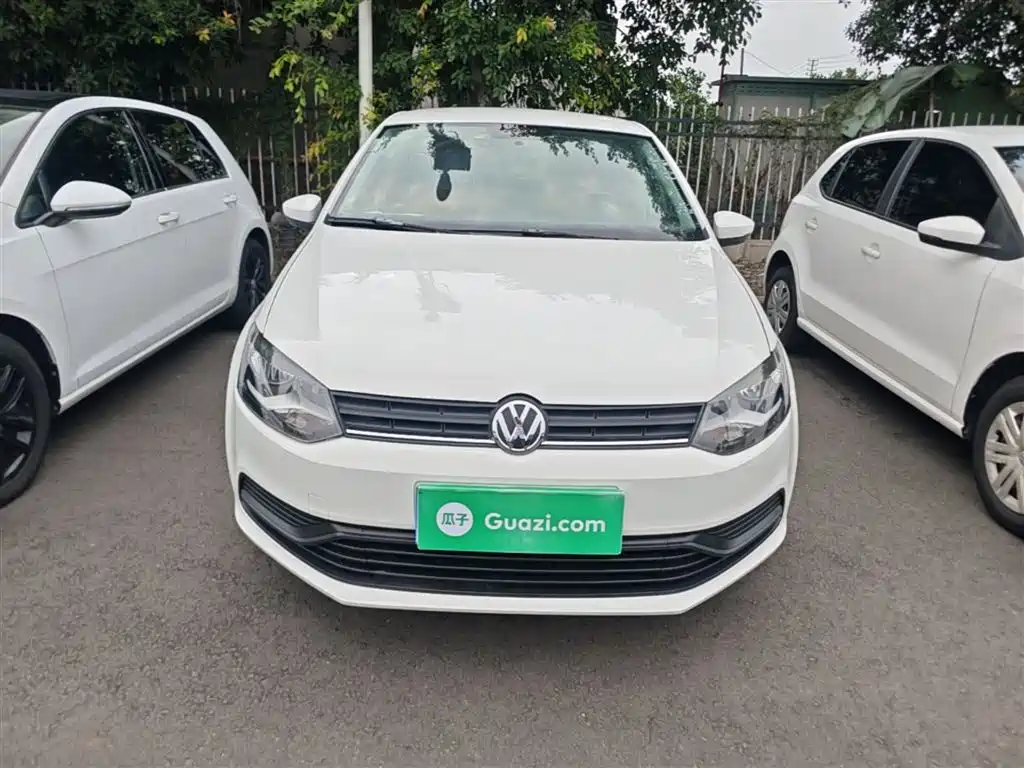 Volkswagen Polo 2014 1.4L Manual Trend Edition фото 3