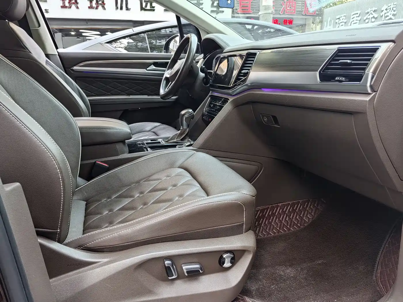 Volkswagen Viloran 2020 380TSI Premium фото 6