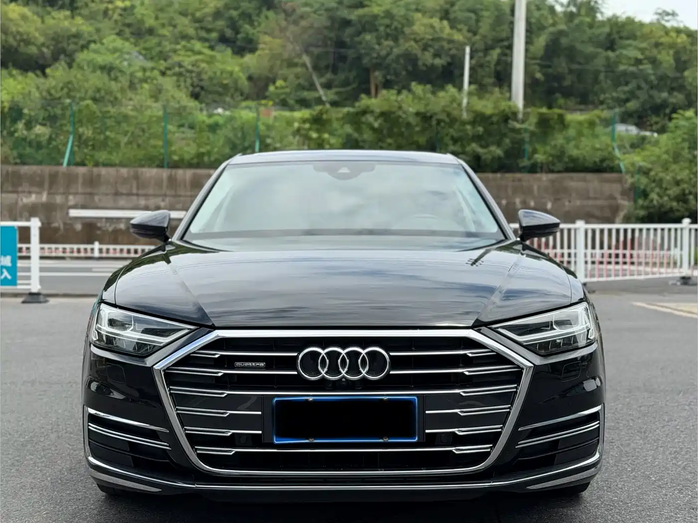 Фото 2 - Audi A8