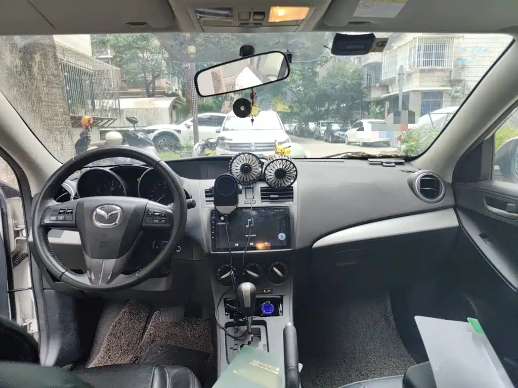 Mazda Mazda3 Axela 2014 2013 Sedan 1.6L Automatic Elite