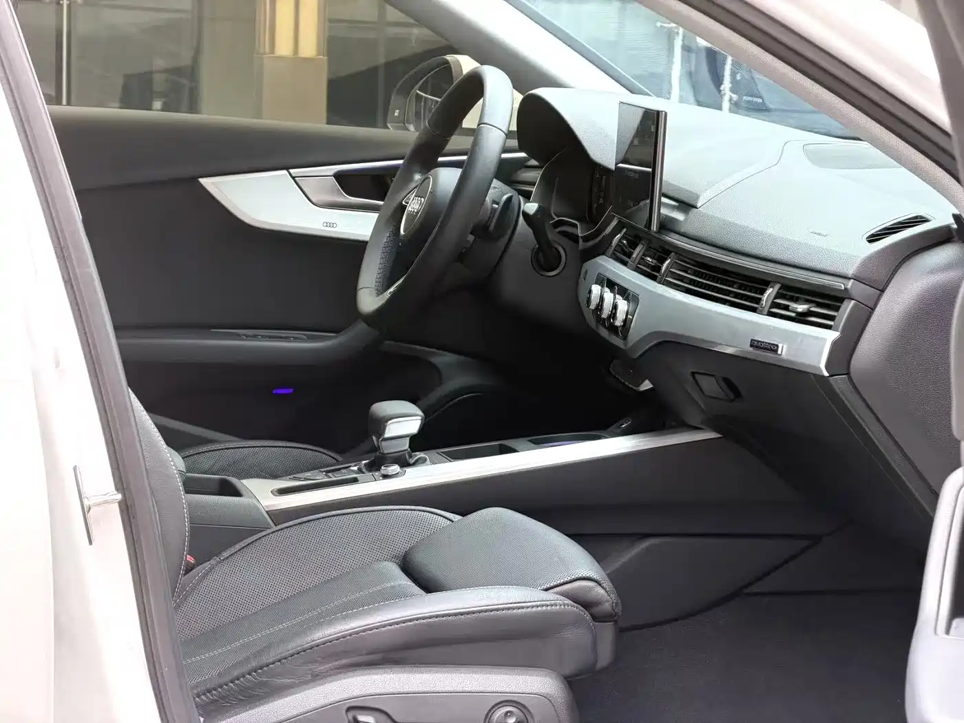 Фото 4 - Audi A4L