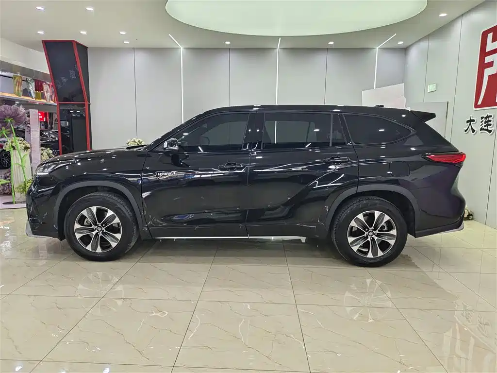 Toyota Crown Kluger 2022 2.5L HEV 2WD Elite Edition фото 9