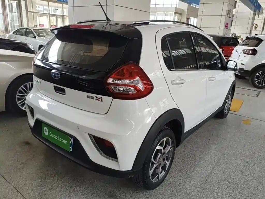 Geely Yuanjing X1 2017 2017 1.3L Auto Fun Edition