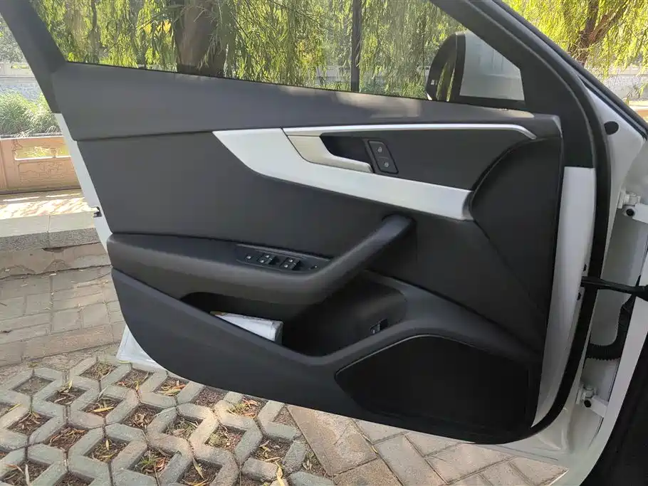 Audi A4L 2023 40 TFSI Fashion Dynamic фото 7