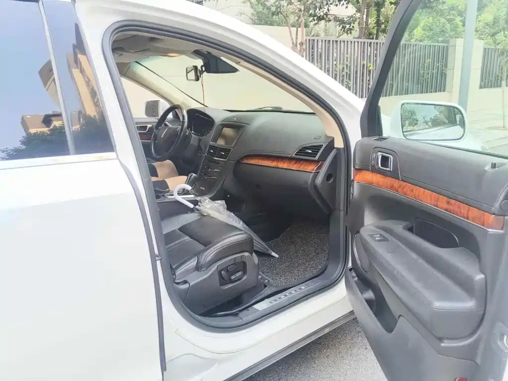 Lincoln MKT 2013 2013 3.5T EcoBoost AWD