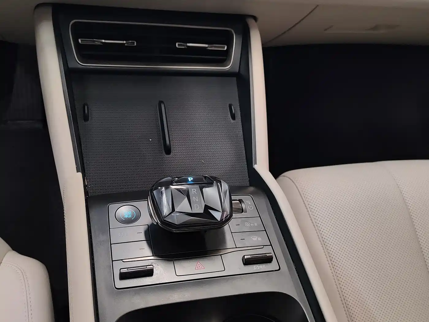 BYD Qin L 2024 DM-i 80KM Superior фото 15