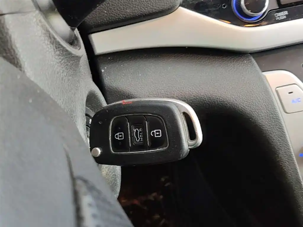 Hyundai Elantra 2016 Model 1.6L Automatic Smart Elite фото 9