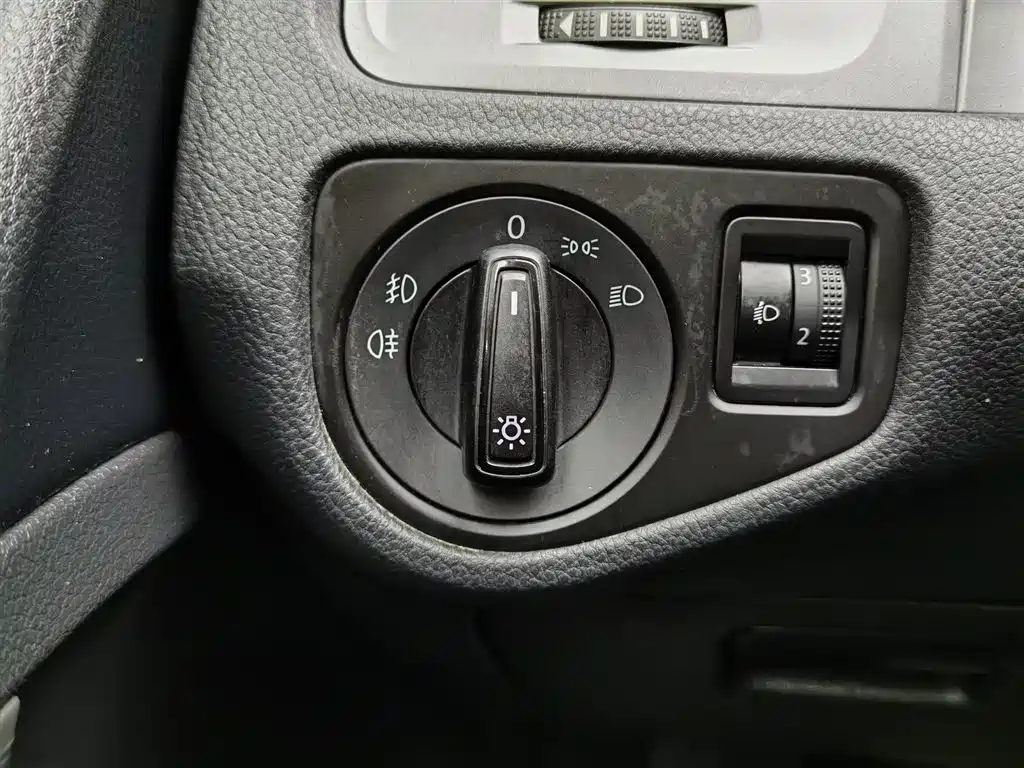 Volkswagen Golf 2016 1.6L Automatic Fashion фото 21
