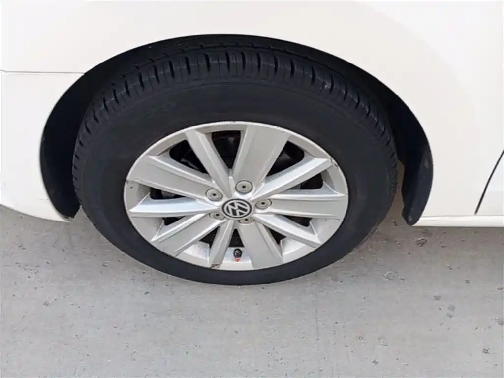 Volkswagen Jetta 2015 1.6L Manual Comfort фото 23