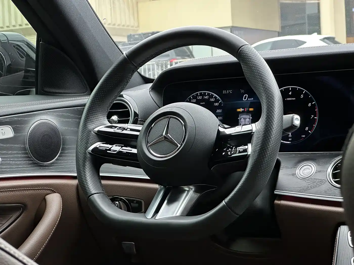 Mercedes-Benz E-Class 2023 E 300 L Sport Fashion фото 22
