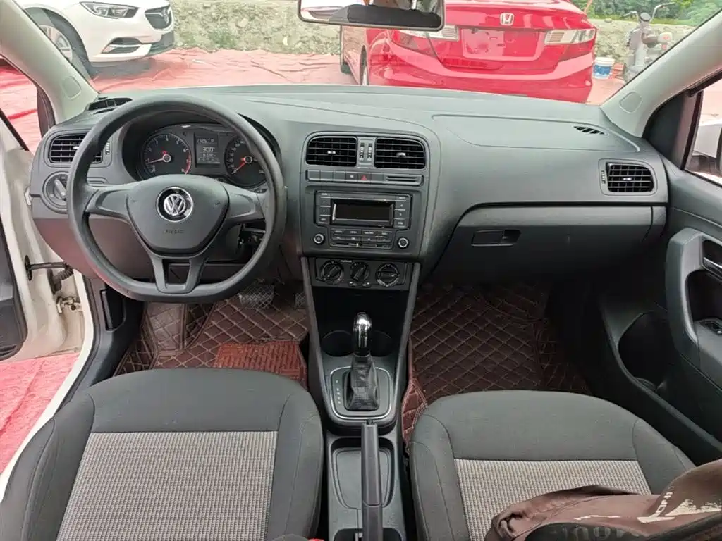 Volkswagen Polo 2016 1.4L Automatic Trend фото 10