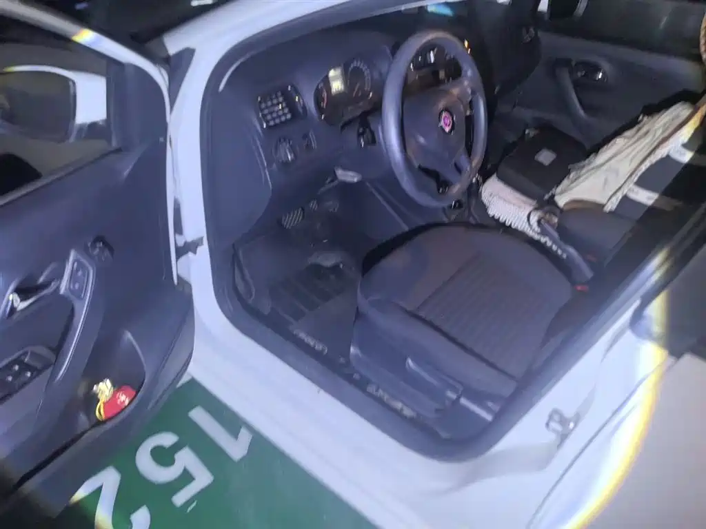 Volkswagen Polo 2014 1.6L Automatic Comfort Edition фото 14
