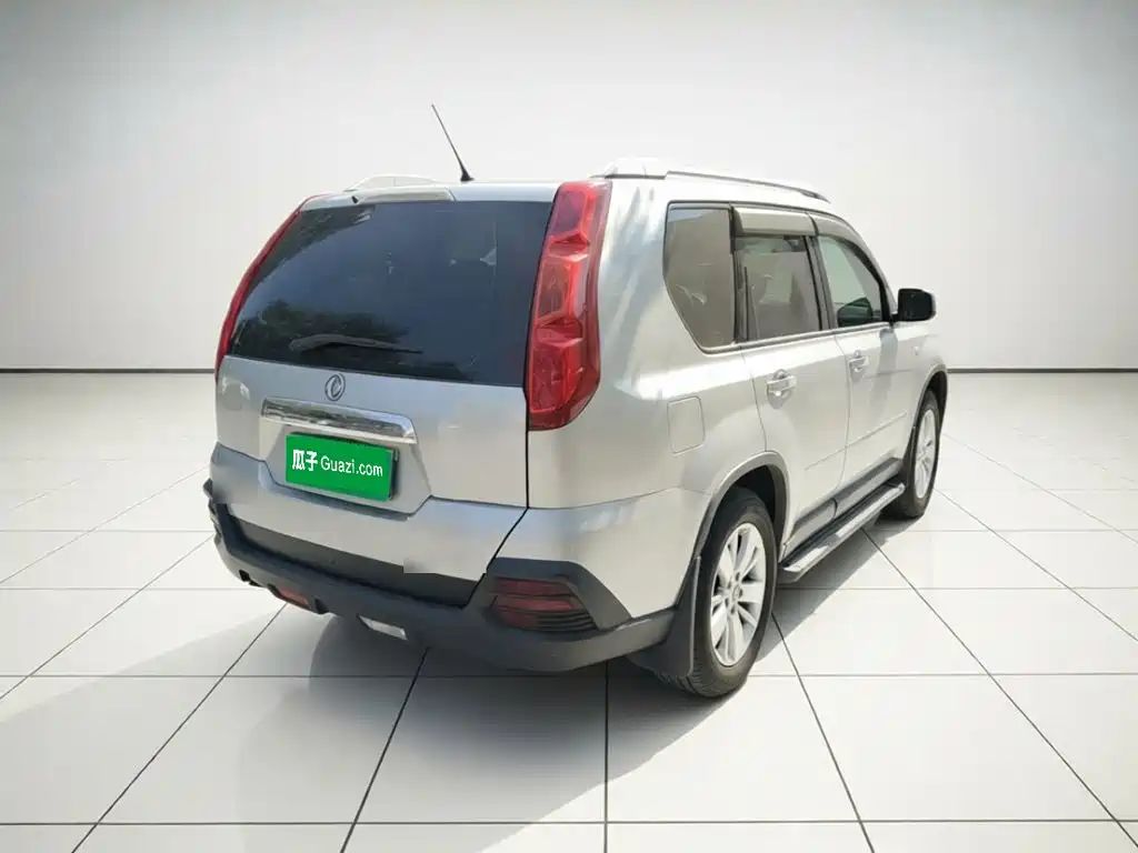Dongfeng Fengdu MX6 2015 2015 2.0L Manual 2WD Navigator Edition