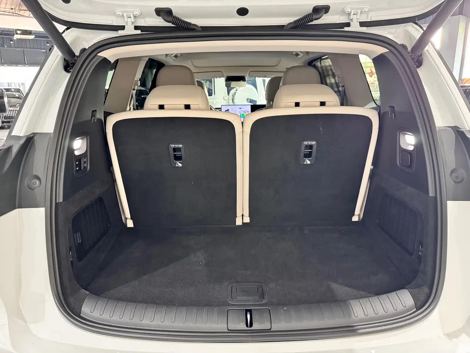 Фото 14 - Li Auto Li i8