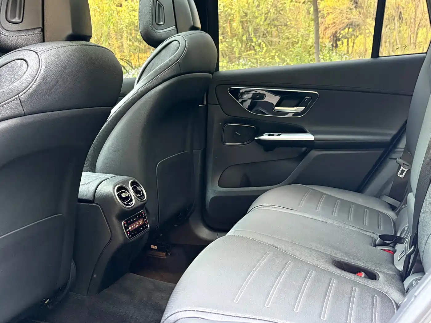 Mercedes-Benz GLC 2024 GLC 260 L 4MATIC Dynamic 7-seater фото 8