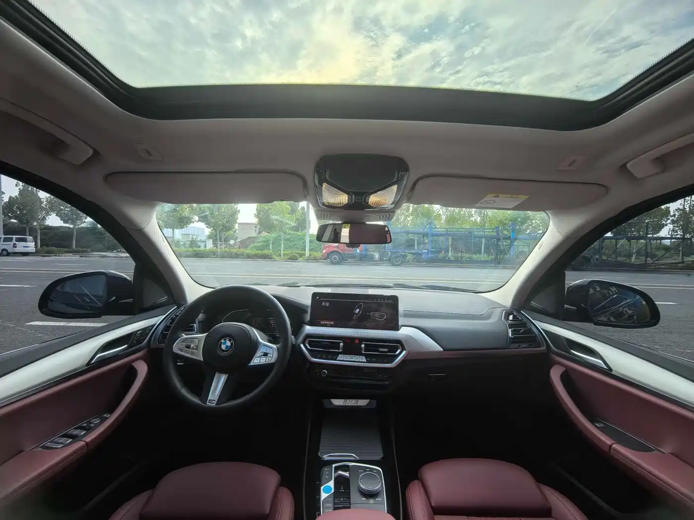 BMW iX3 2024 Innovation Leader фото 6