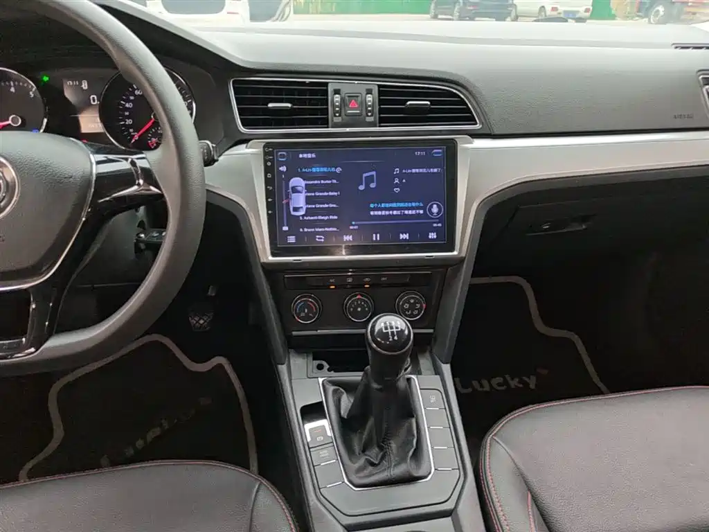 Volkswagen Lamando 2015 230TSI Manual Style Edition фото 13