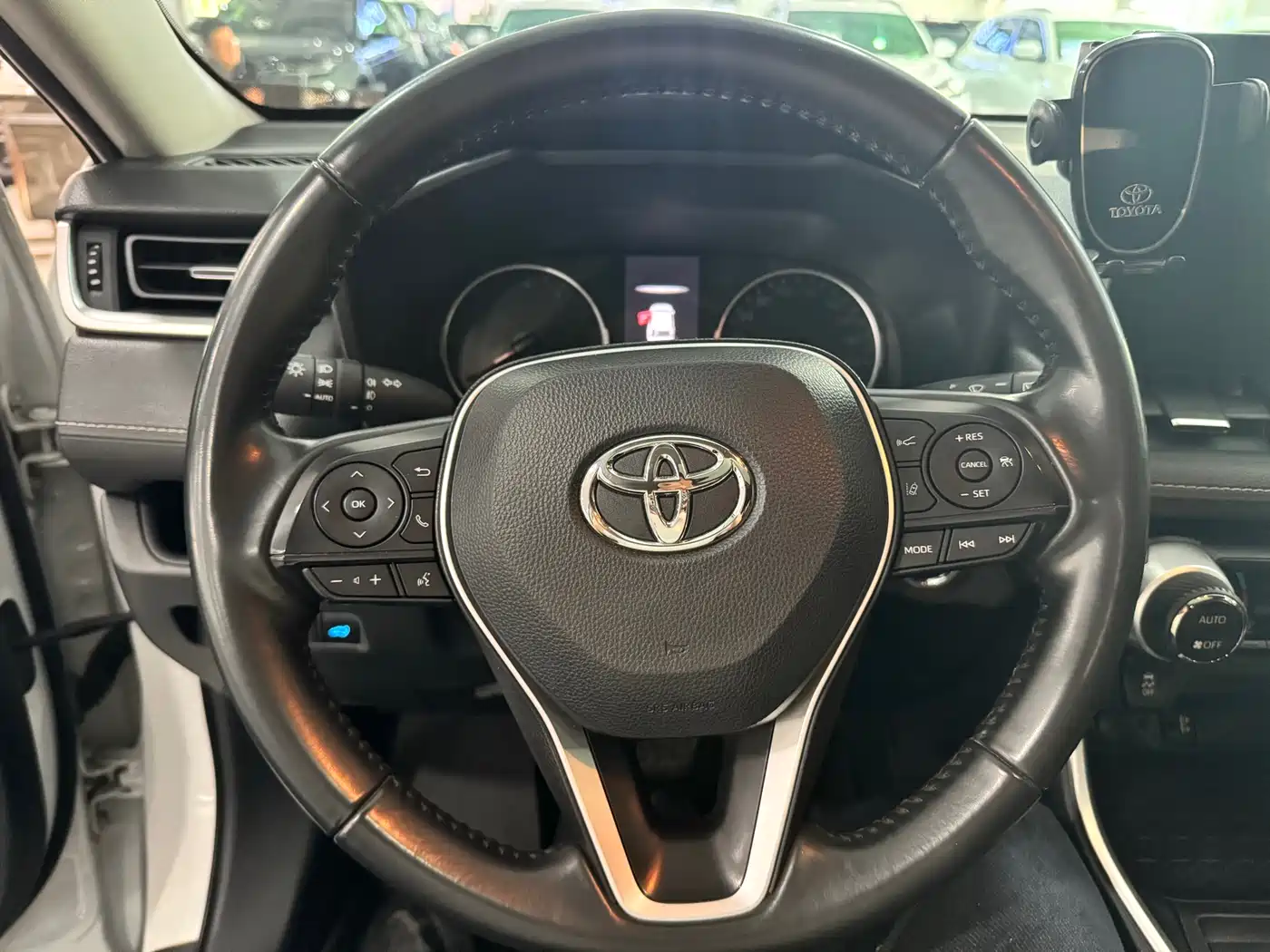 Toyota Wildlander 2022 2.0L CVT FWD Luxury PLUS Edition фото 12