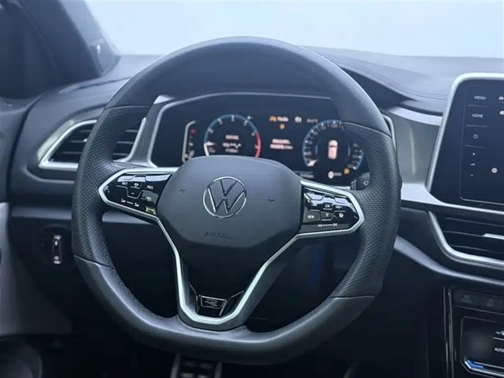 Volkswagen T-ROC 2024 300TSI DSG FWD Starlight Edition фото 16