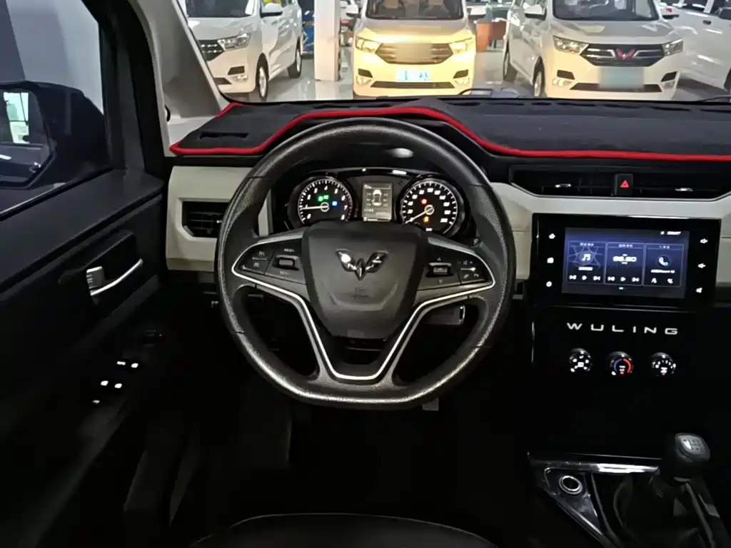 Wuling Motors Wuling Hongguang PLUS 2020 2019 1.5T Manual Luxury 7-seater