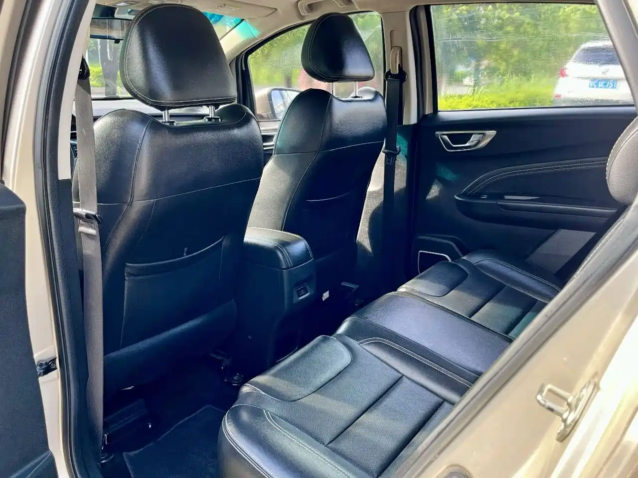 Фото 5 - Geely Vision X3