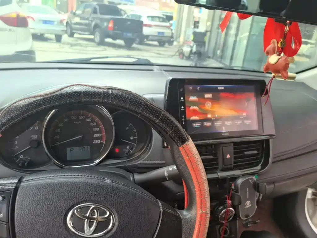 Фото 10 - Toyota Vios