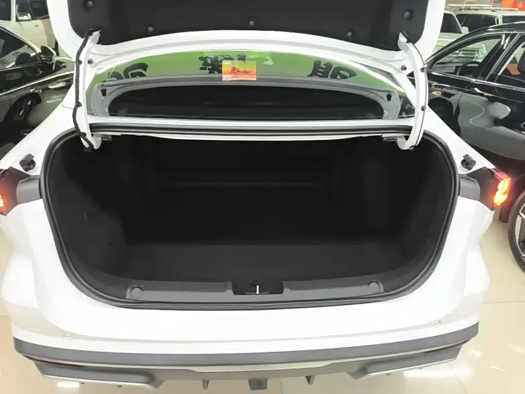 Geely Galaxy Galaxy L6 2025 2025 EM-i 60km Voyage Edition