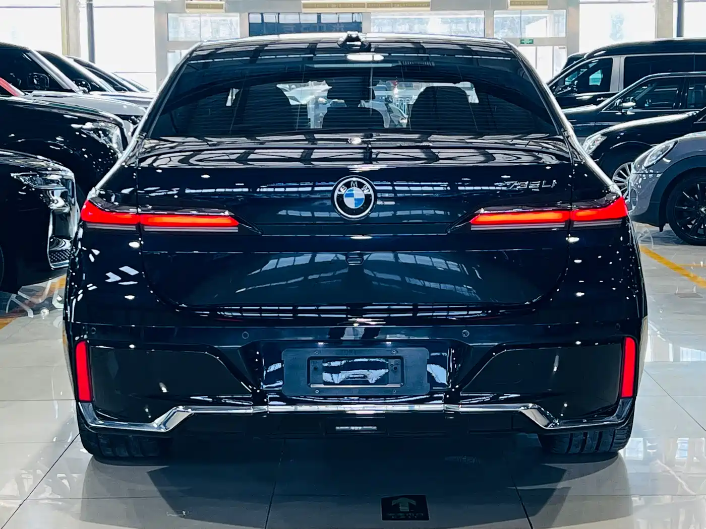 BMW 7 Series 2023 Model 735Li M Sport Package фото 18